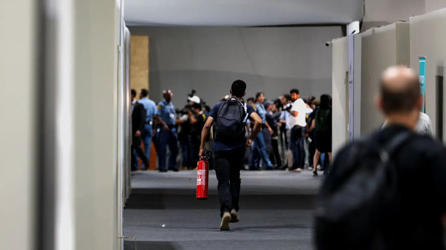 Flere tusinder blev evakueret, da meldingen om branden til klimatopmødet kom.