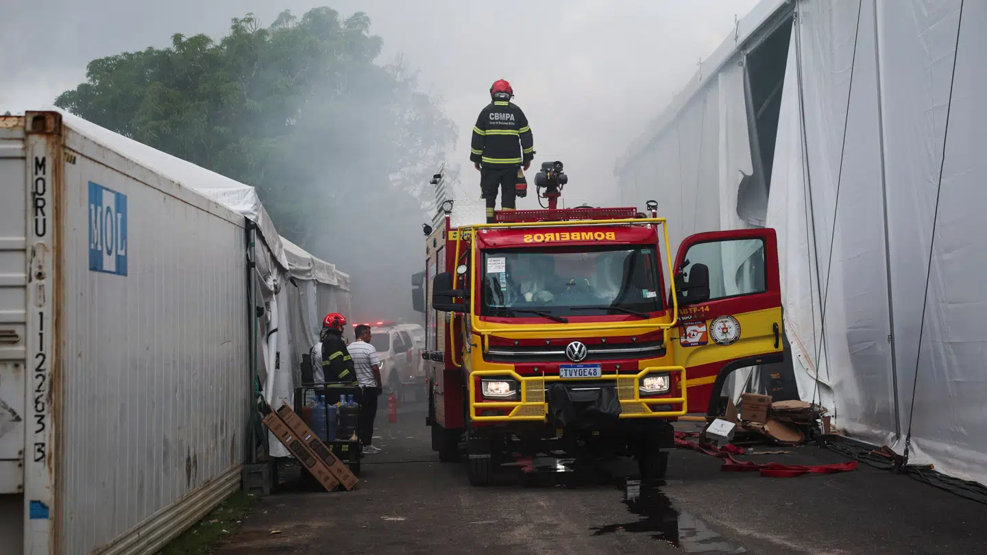 Branden i Belém er under kontrol, lyder meldingen fra de officielle myndigheder, fortæller Rasmus Svaneborg.