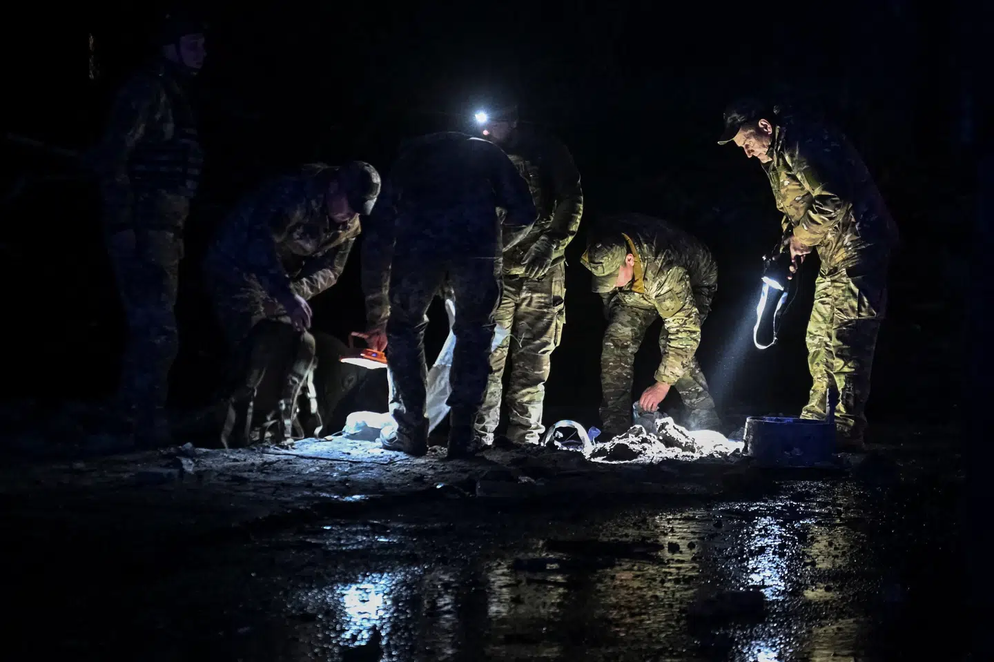 Politiet arbejder i byen Zaporizjzja i det sydlige Ukraine, hvor et russisk angreb skal have dræbt fem personer.