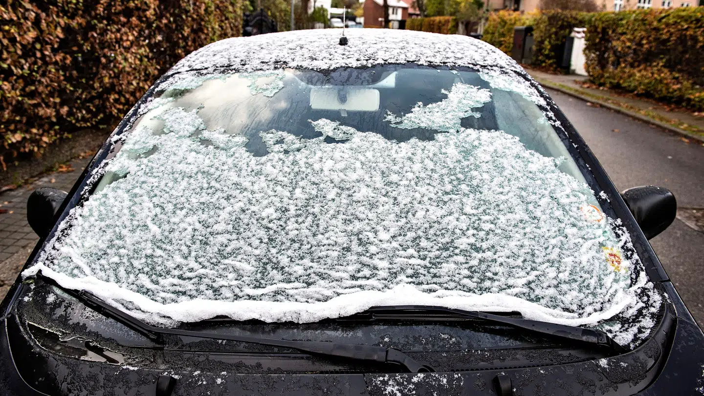 Hvis din bil ser sådan ud, er det også en god idé at tjekke, om dækkene er klar til vinterføret.