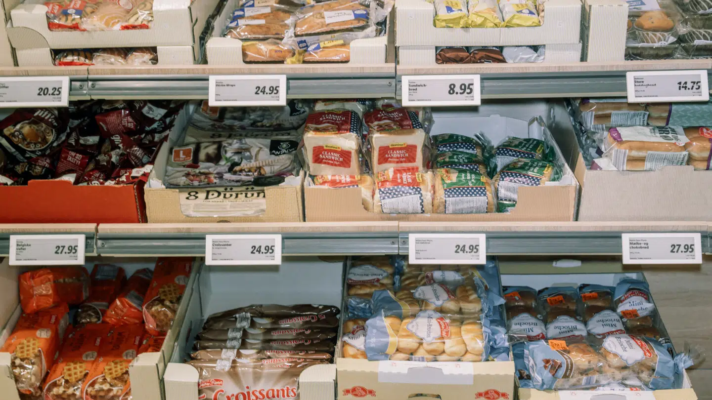 Først sænker de momsen på fødevare. Nu nedsætter de en kommission mod stigende fødevarepriser.