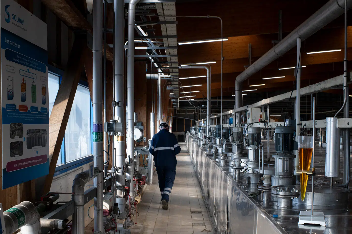 Franske Solvay i atlanterhavsbyen La Rochelle er den største europæiske virksomhed, der arbejder med sjældne jordarter – og kan håndtere dem alle 17. Nu vil EU styrke sine indkøb for at sikre sig tilstrækkeligt med de eftertragtede materialer.