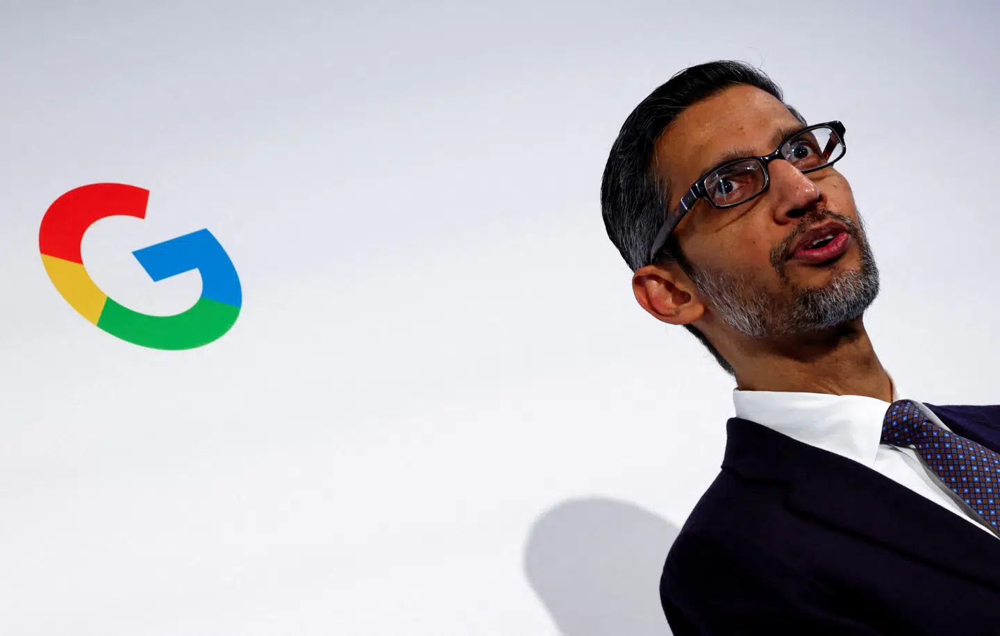 Google-topchef Sundar Pichai kritiseres af eksperter, når han siger, at brugerne selv skal stille sig kritiske over for, hvad kunstige intelligenser svarer dem.