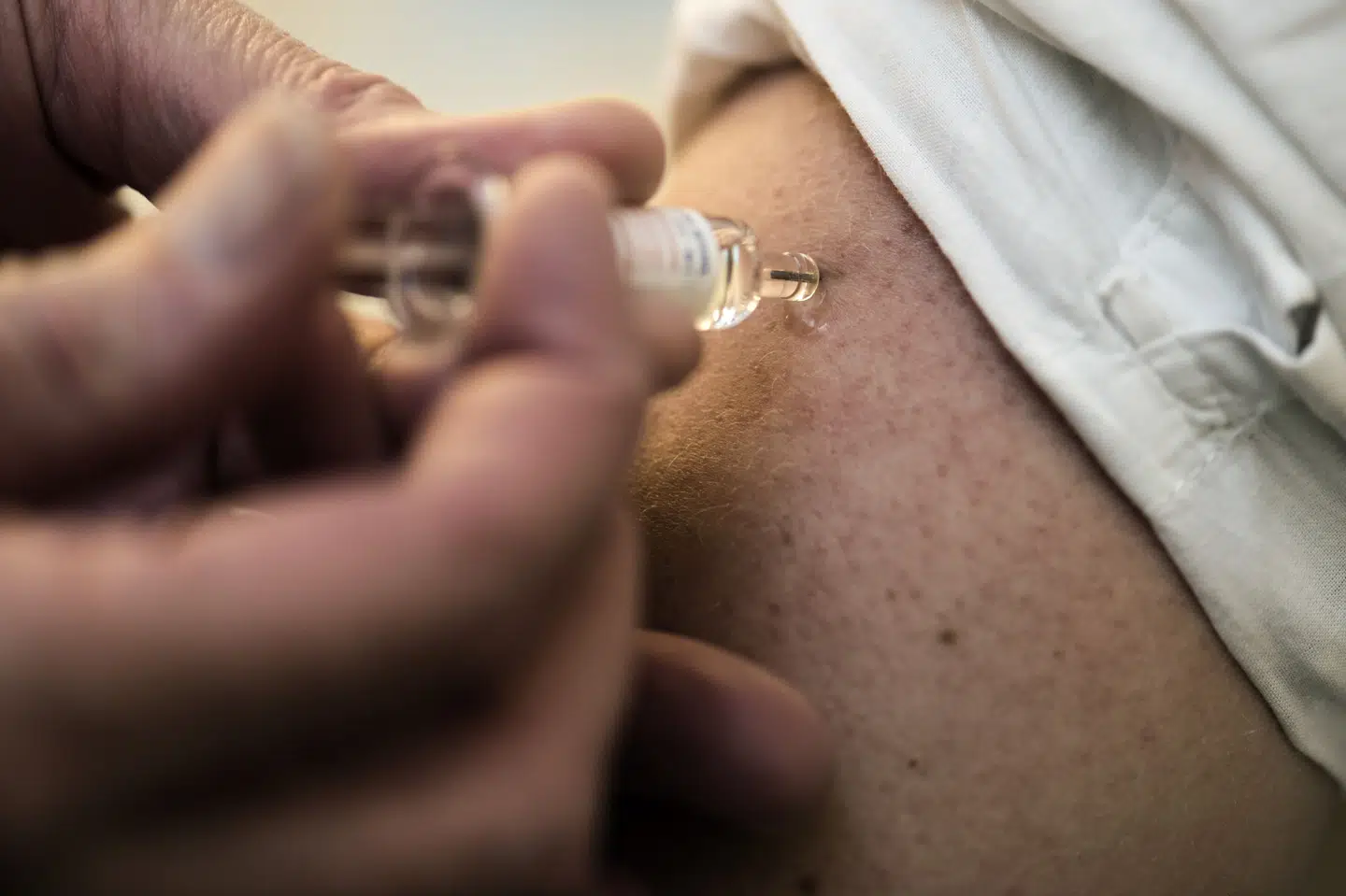 Sundhedsstyrelsen forventer, at influenzasæsonen bliver særligt hård sammenlignet med tidligere år. De sender derfor fredag en opfordring til udsatte borgere om at tage imod vaccinationstilbuddet, der løber frem til 20. december. (Arkivfoto).