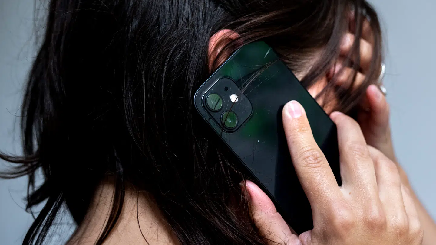 Svindlen begynder oftest med et telefonopkald.