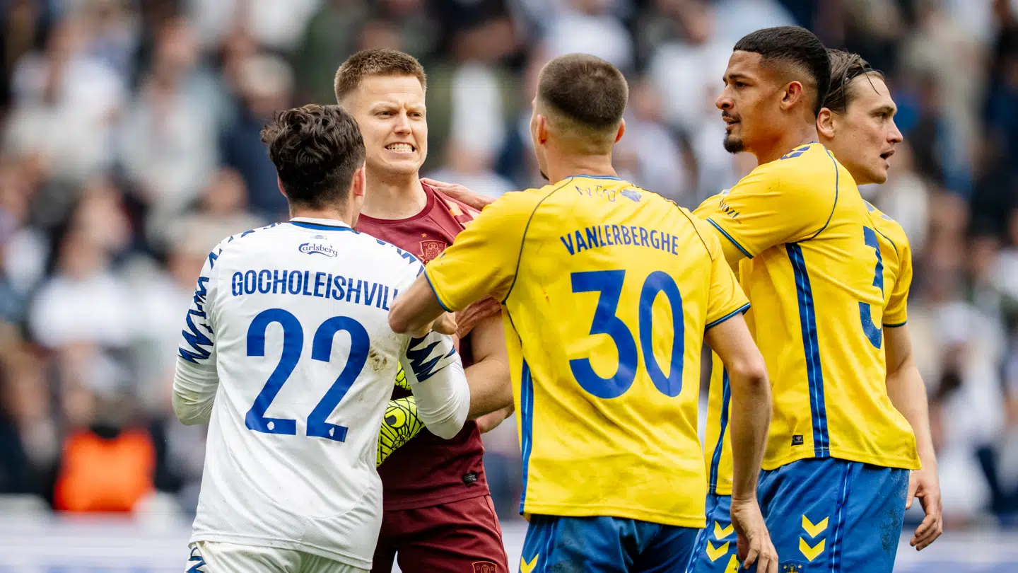 Der opstod tumult mellem spillerne i kampens slutminutter, efter Patrick Pentz jublede foran FC Københavns inkarnerede fans på Sektion 12.