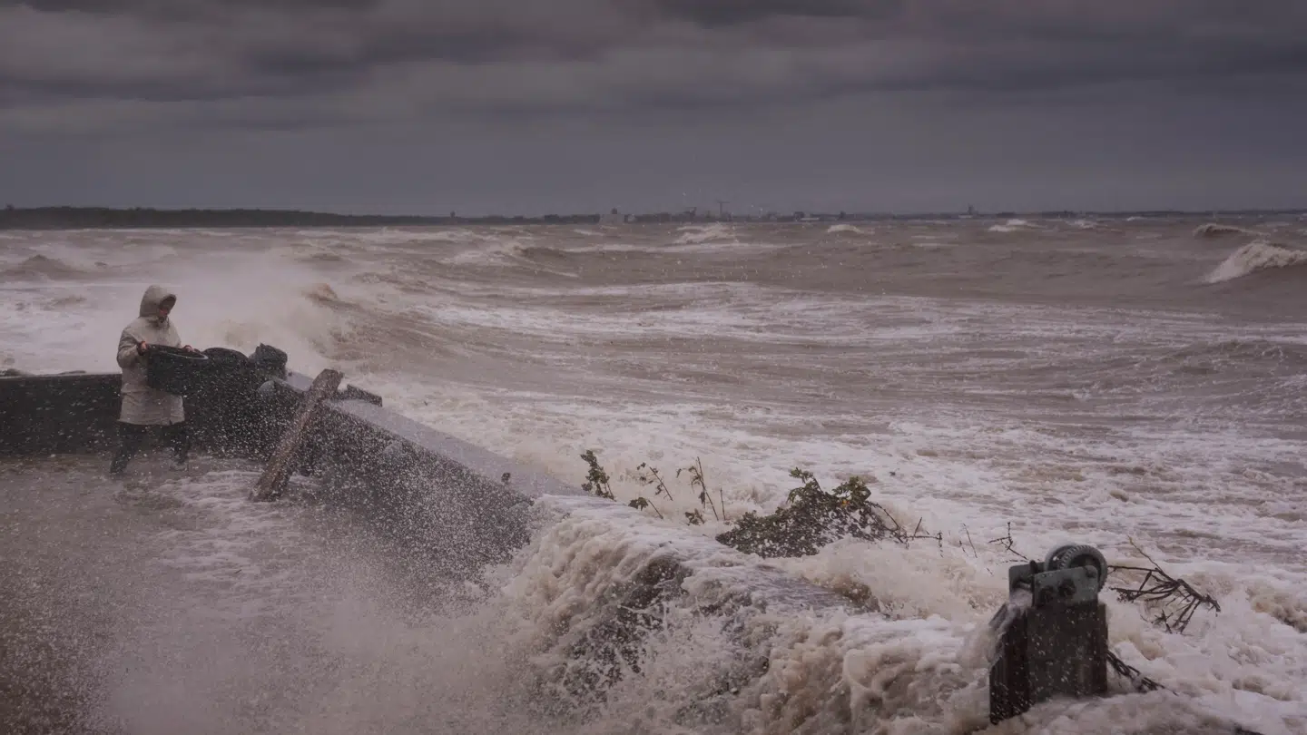 Når flere voldsomme storme rammer, oplever forsikringsselskaberne, at de er nødt til at sætte prisen op.