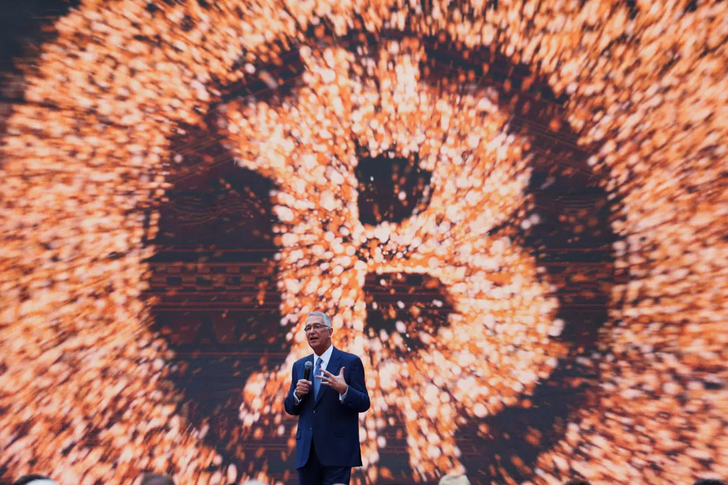 For en måned siden var Bitcoin historisk meget værd – siden er kryptovalutaen banket nedad.