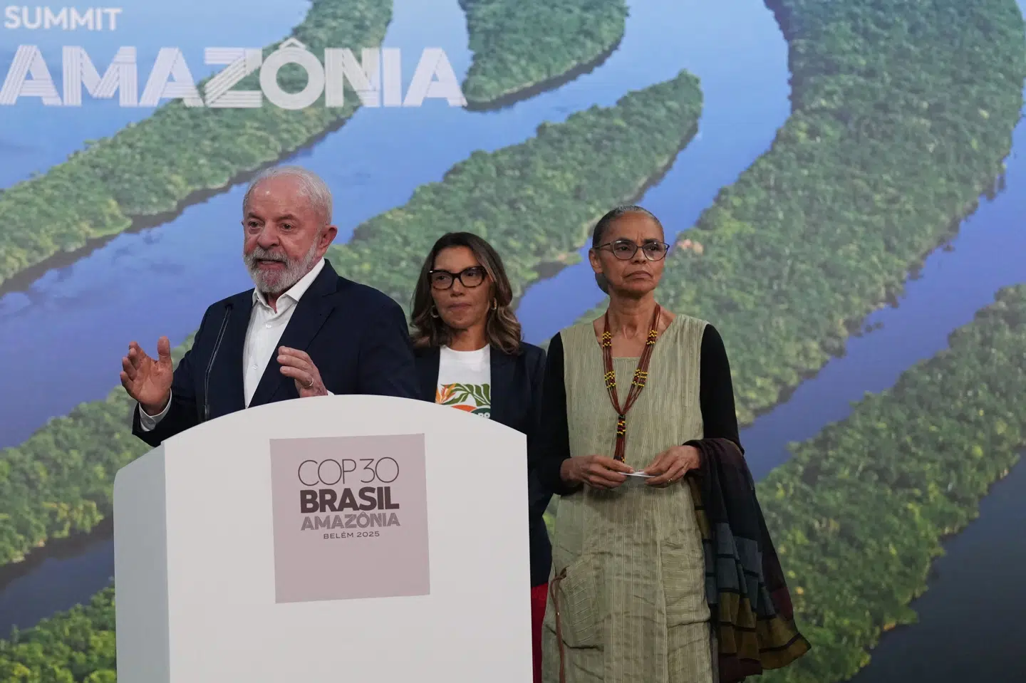 Den brasilianske præsident Lula vil inkludere en plan mod afskovning i COP30's aftale, men det ser svært ud fredag aften.