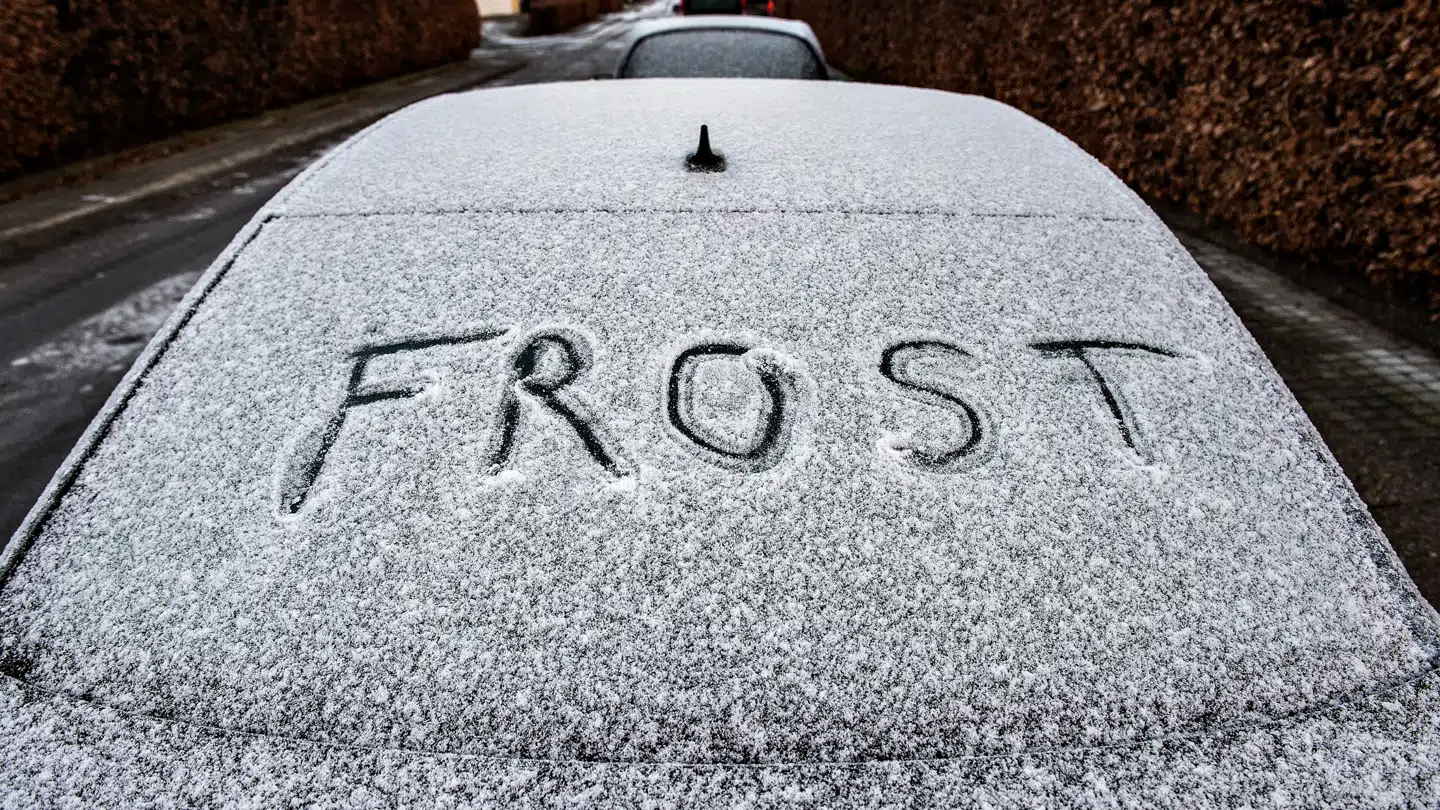 Det er koldt. Hundekoldt. Og glat.