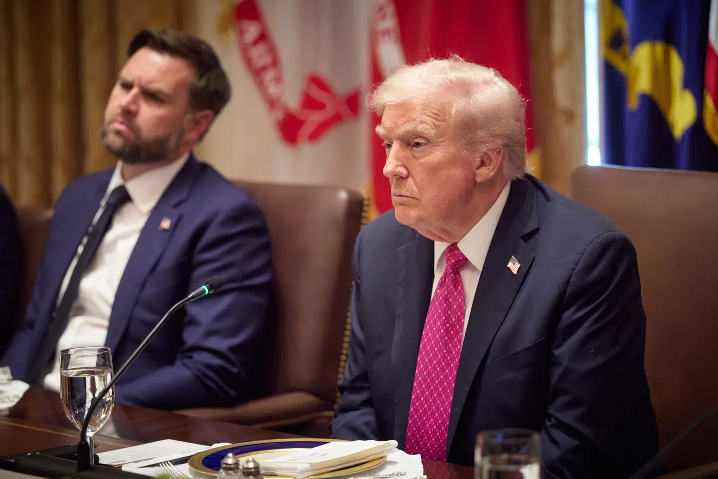 Ukraine skal acceptere fredsaftalen før thanksgiving på torsdag, lød det fredag fra USAs præsident, Donald Trump.