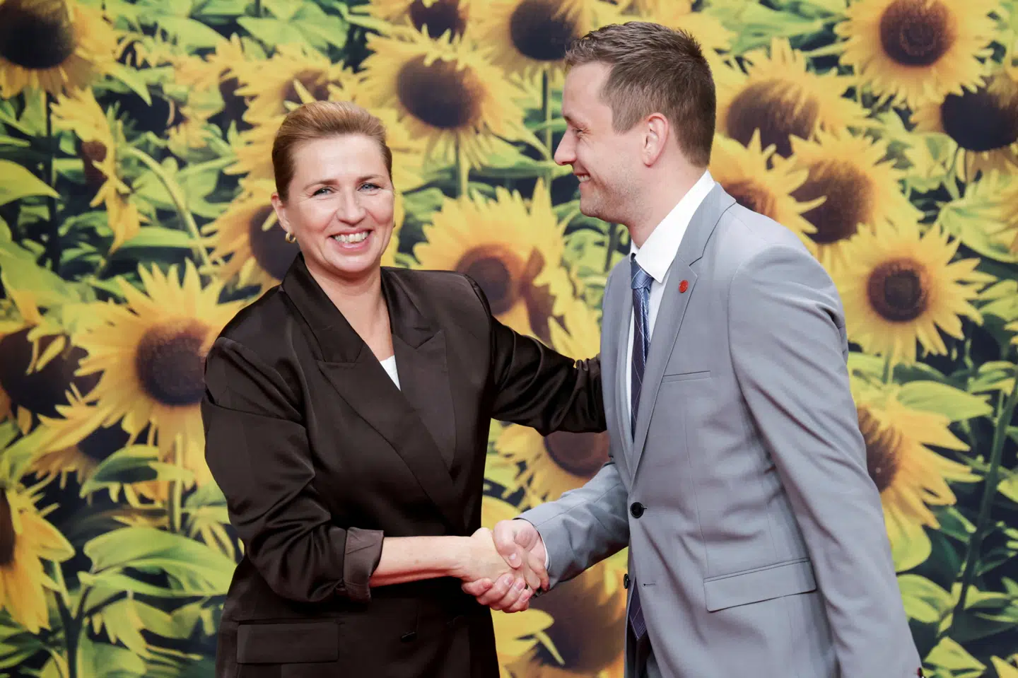 USA har ifølge Politiken forsøgt at få et møde med den grønlandske regeringschef, Jens-Frederik Nielsen, uden Danmark. Her er han fotograferet sammen med statsminister Mette Frederiksen (S) ved topmødet for Det Europæiske Politiske Fællesskab i København i oktober i år. (Arkivfoto).