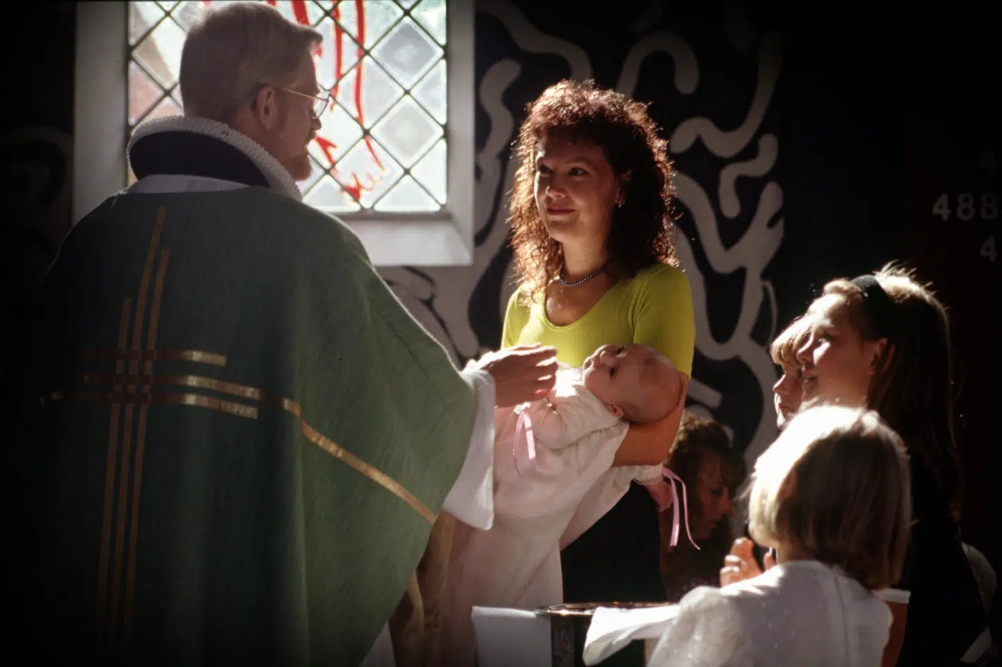 Dåbskommissionen skal tage stilling til tre forskellige forslag til en mulig fornyelse af folkekirkens dåbsritual. (Arkivfoto).