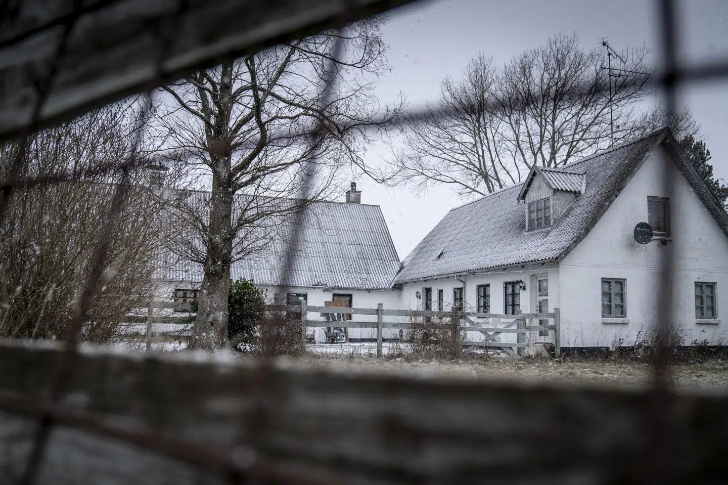 Bandidos' klubhus ved Holmevej 21 i Gundsømagle en vinterdag i 2021. Skatteministeriet har fundet fejl i otte ud af ti kontroller af skatteindbetalinger i rocker- og bandemiljøet sidste år. (Arkivfoto).