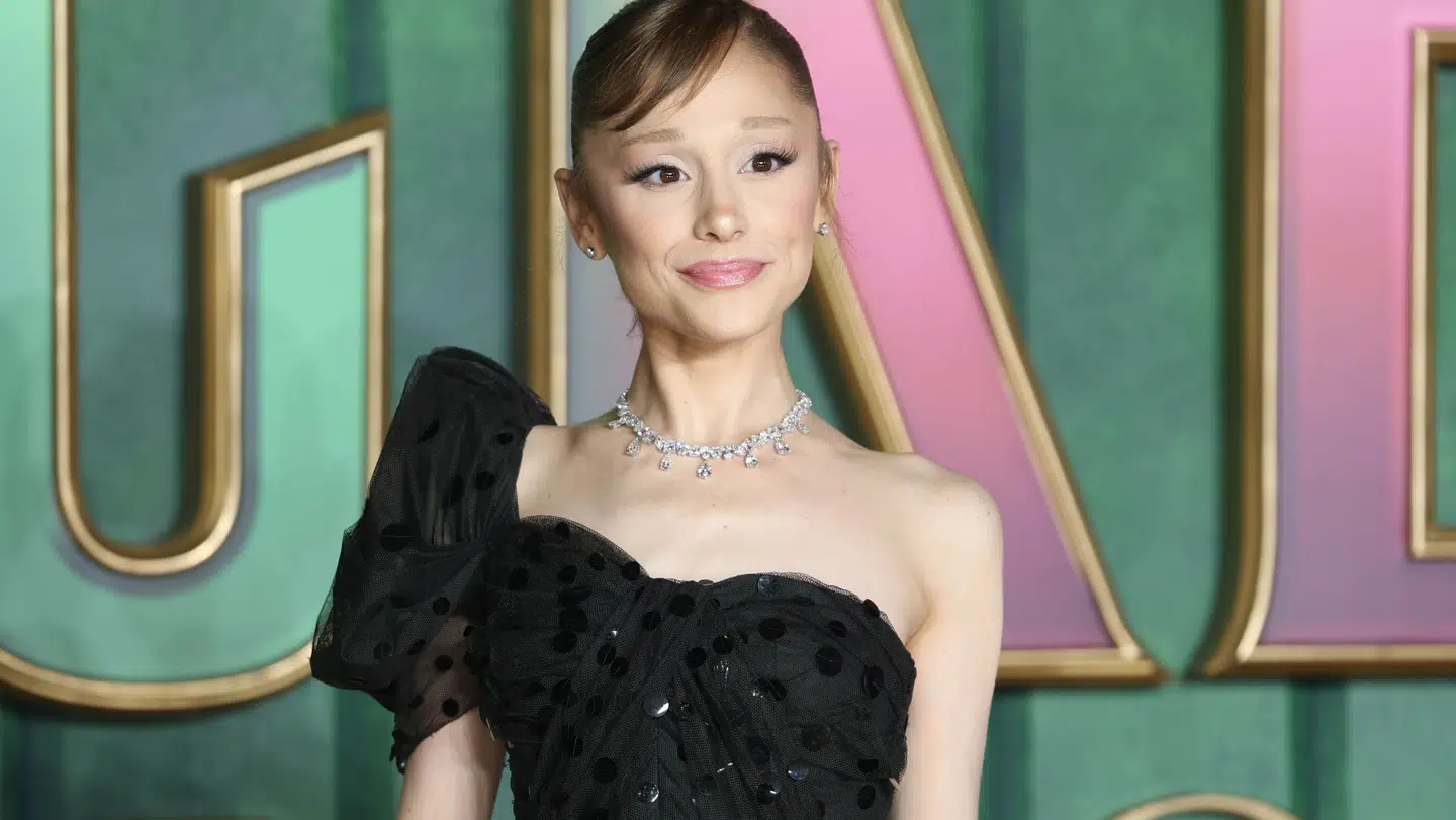 Ariana Grande under premieren på 'Wicked: For Good' i London.