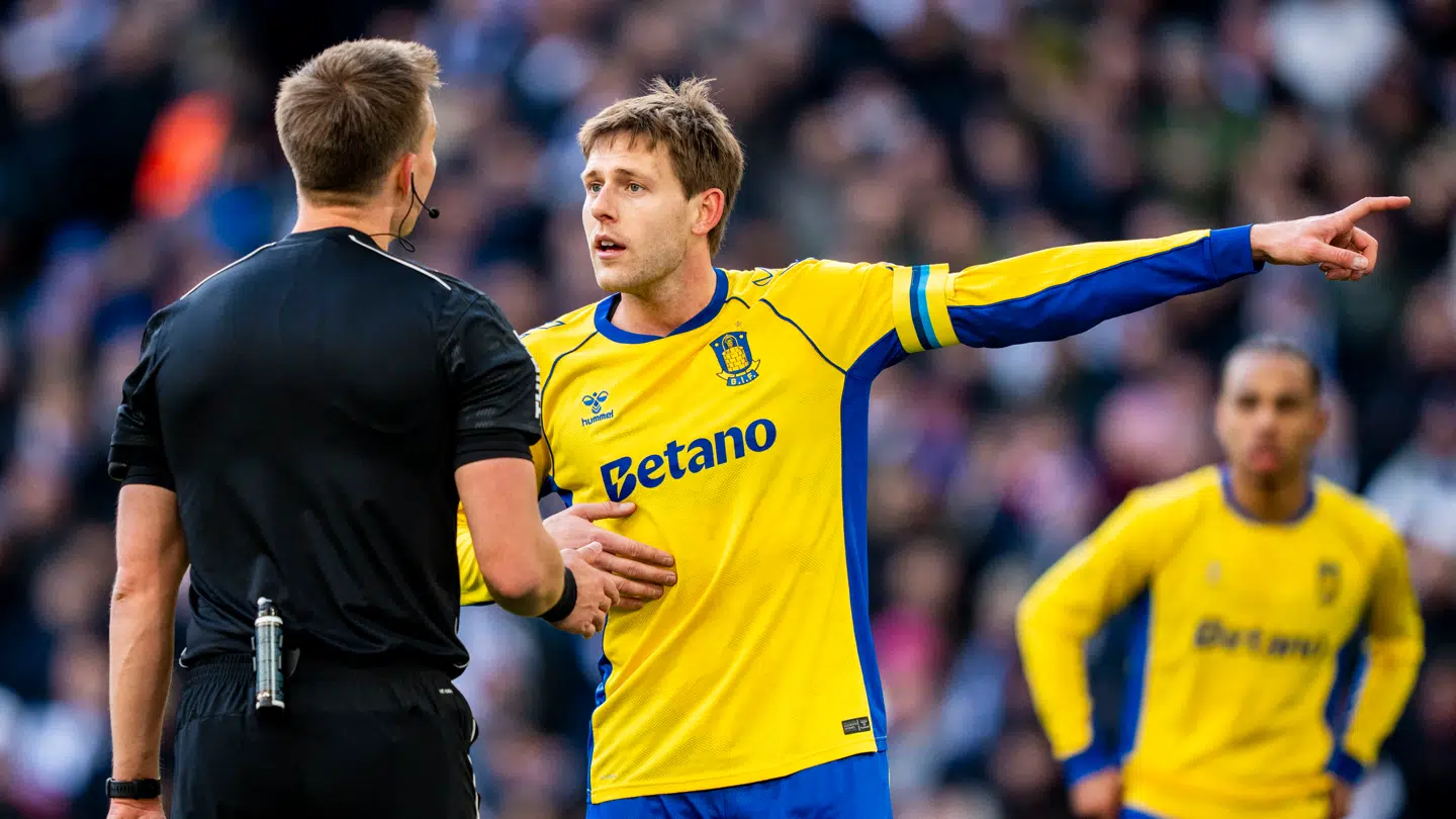 Nicolai Vallys havde flere diskussioner med dommer Jacob Karlsen under braget mellem Brøndby og FC København.