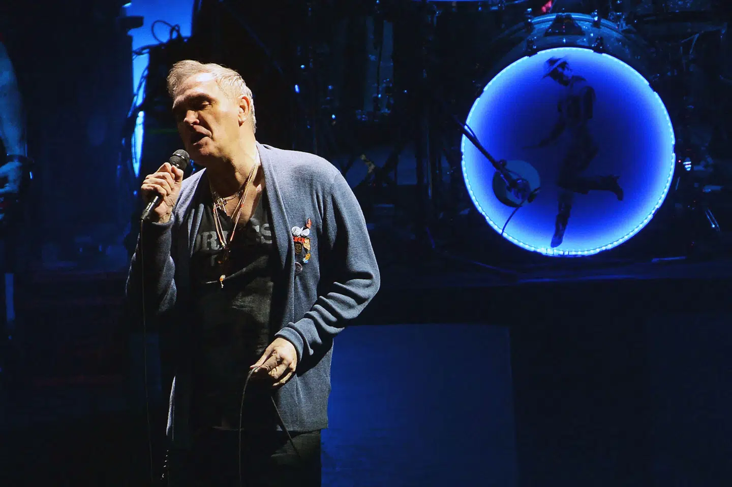 Den britiske sanger Steven Patrick Morrissey har i mere end 40 år lavet musik - både som frontfigur i bandet The Smiths og solo som Morrissey, ligesom han ses her til en koncert i Mexico i 2018. (Arkivfoto).