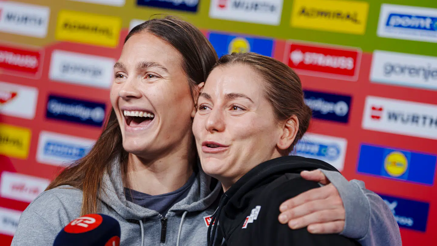 Helena Elver bliver med fraværet af Højlund (th) endnu mere vital for Danmark.