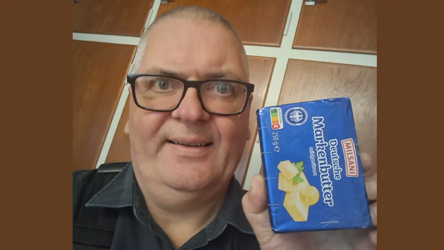 Hans Schou har fundet på et 'smør-hack', som sparer ham mange penge årligt.