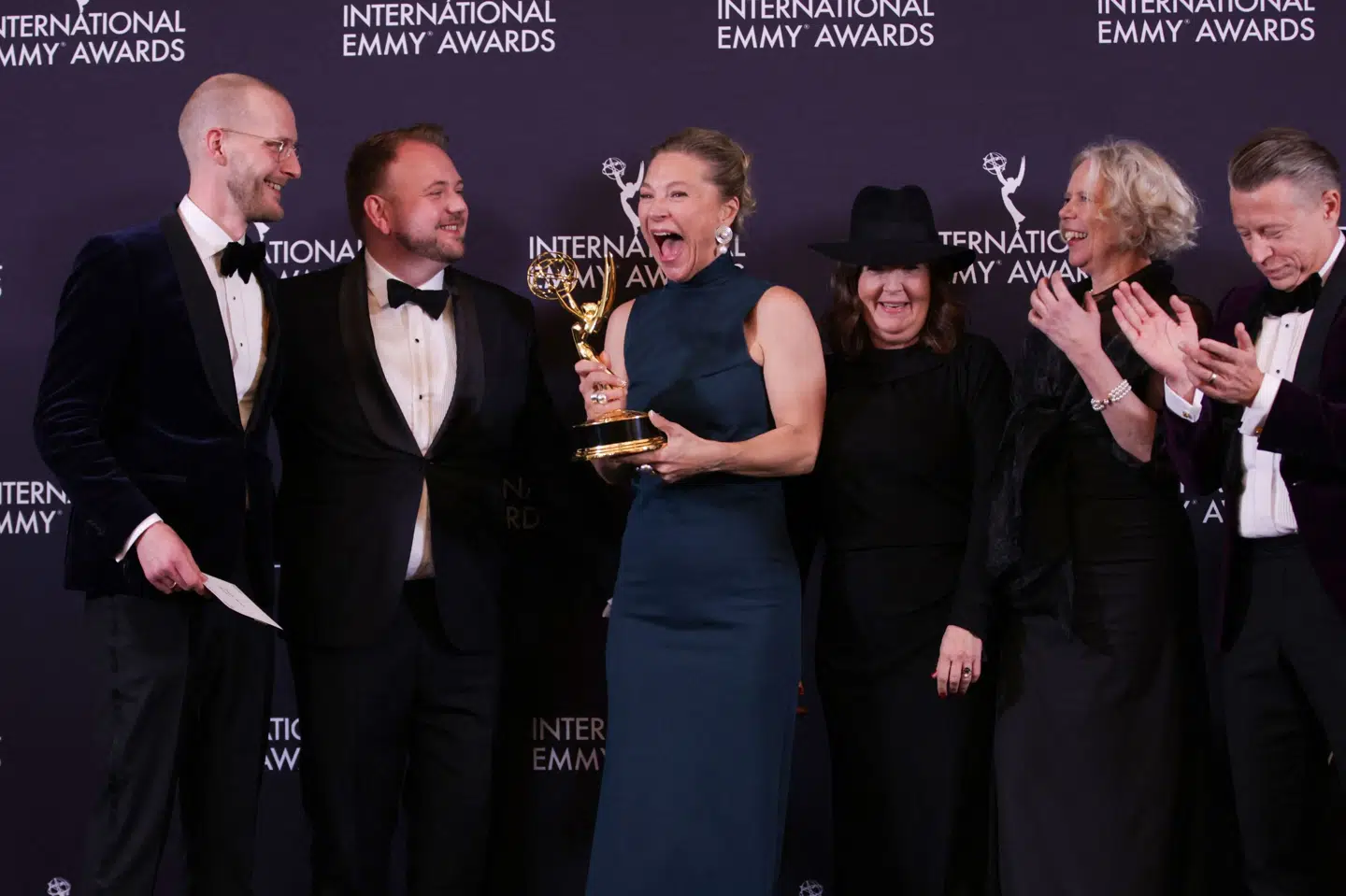 Den danske producer Mette Louise Gronbjerg jubler, efter at "Shaolin" er blevet hædret med en international Emmy i kategorien Bedste Underholdningsprogram uden et Manuskript i New York City.