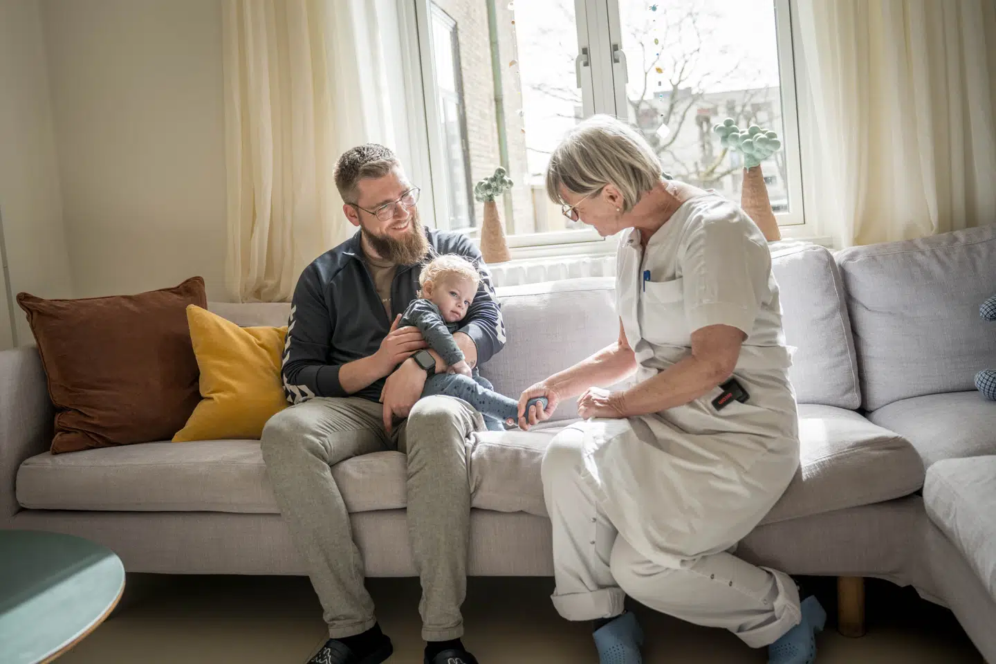 »Forældrenes netværk som venner og familie kan tro, at festlige fejringer og livstruende sygdomme udelukker hinanden. Men sådan behøver det ikke være,« skriver Signe Hørlück, der er hospicechef i Sankt Lukas Stiftelsen, og Inger Thing Dittmann, som er oversygeplejerske i Lukashuset i Sankt Lukas Stiftelsen. Foto: Martin Thomas Ford.