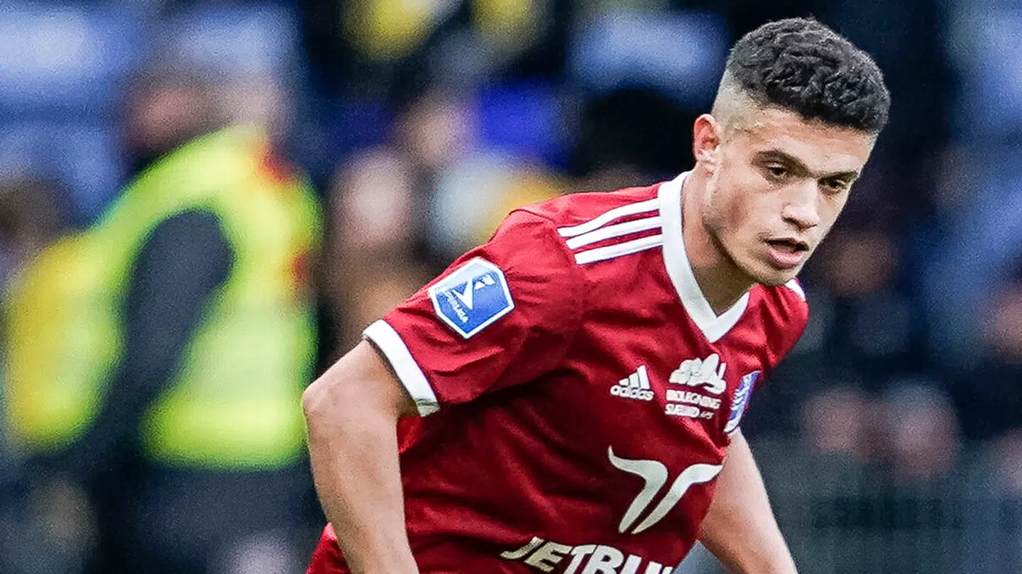 I sine skriverier med de helt unge skolepiger bad Patrick da Silva dem ifølge anklageskriftet om at holde det hemmeligt for deres forældre.