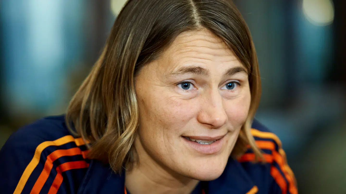 Anja Andersen blev selv kåret som verdens bedste håndboldspiller i 1997 - og den pokal gav hun videre.