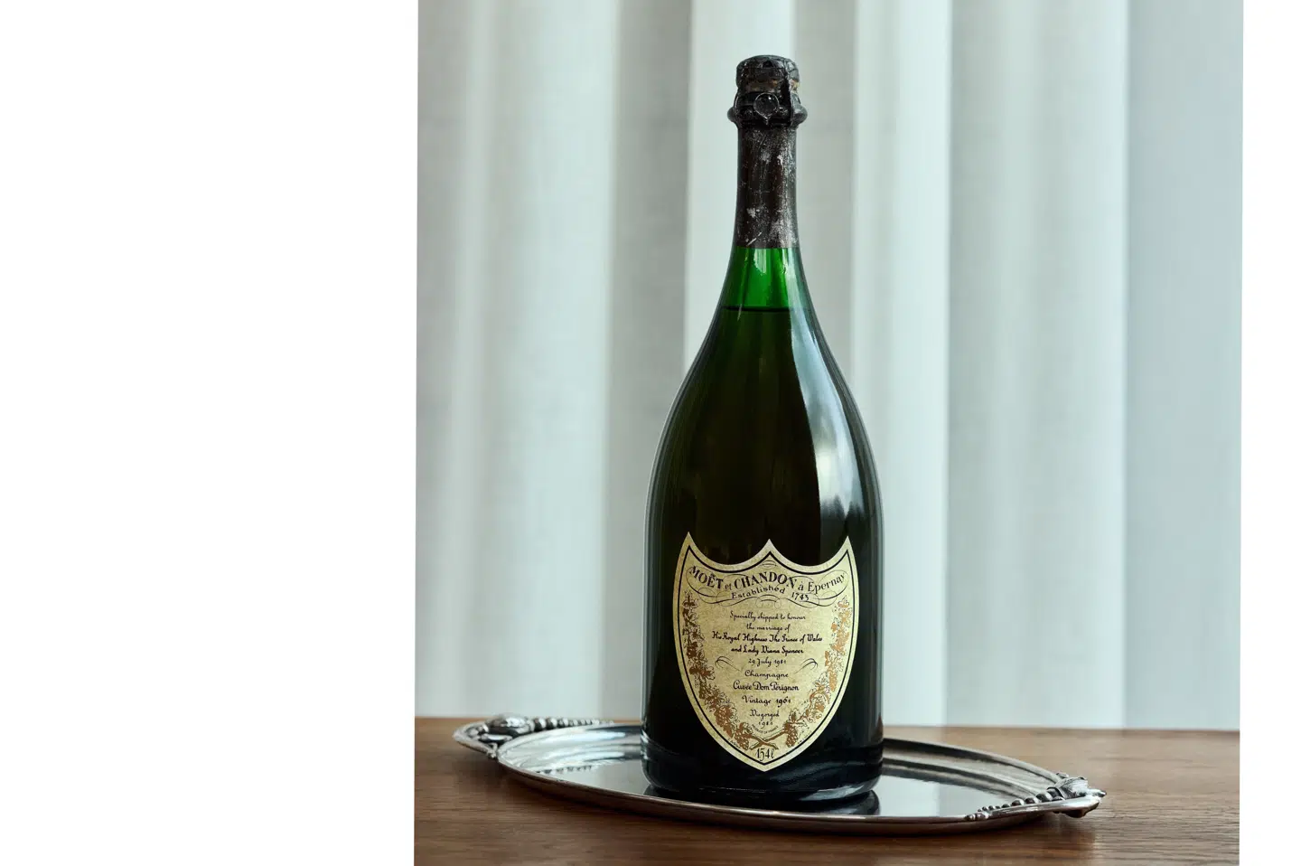 En yderst sjælden magnumflaske – en Dom Pérignon Vintage 1961 – fra et af verdens mest berømte bryllupper kommer under hammeren hos danske Bruun Rasmussen til december.