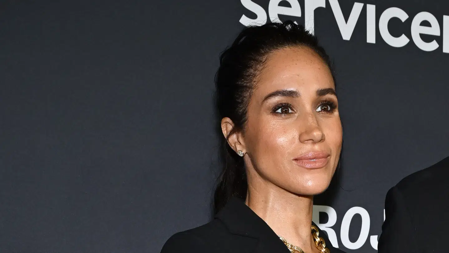 Hertuginden Meghan Markle blev anklaget for at have stjålet en kjole. Nu afviser talsperson anklagerne.