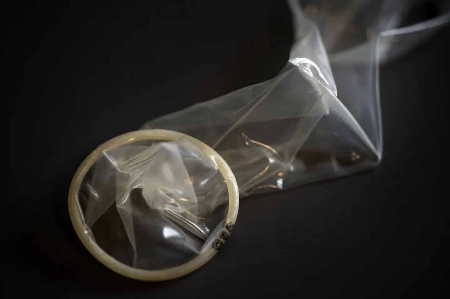 Klamydia er i tilbagegang, viser en rapport fra Sex & Samfund. Det er dog stadig den mest udbredte kønssygdom i Danmark, hvorfor organisationen opfordrer til at bruge kondom til at beskytte sig mod sygdommen. (Arkivfoto).