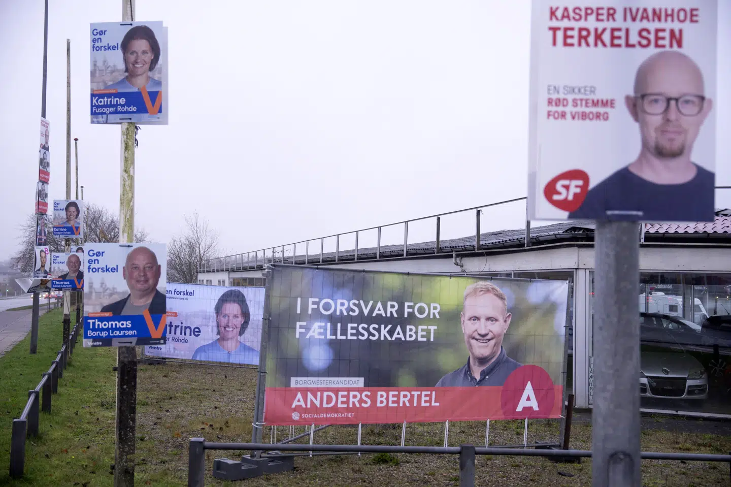 I Viborg har der hængt valgplakater i gadebilledet i mange dage op til kommunalvalget, der blev afholdt 18. november. Otte dage efter skal plakaterne være nede igen. (Arkivfoto).