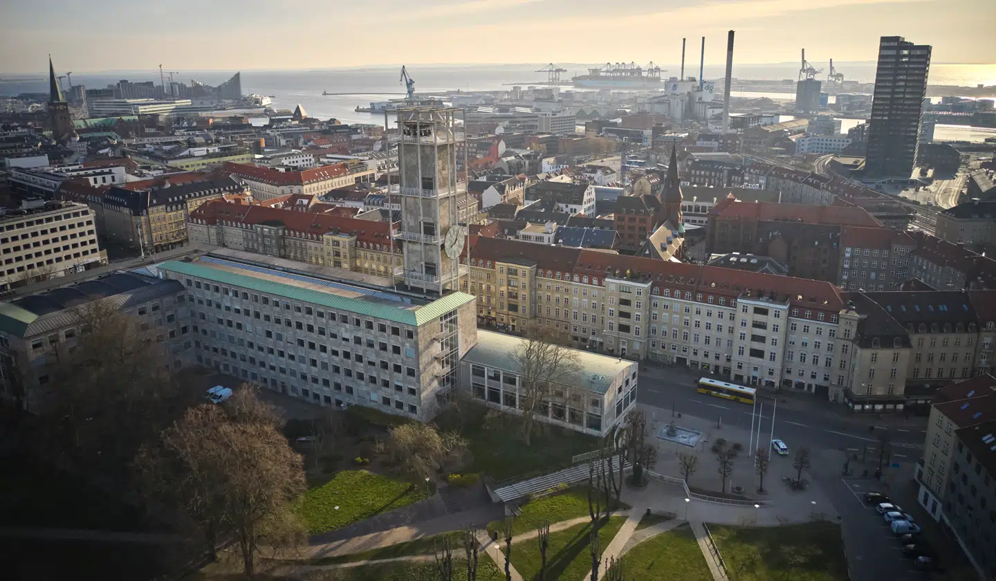 De mange, der gerne vil købe deres første bolig, bliver ikke stort hjulpet af regeringens nye boligudspil, mener flere eksperter, som alligevel er godt tilfredse.