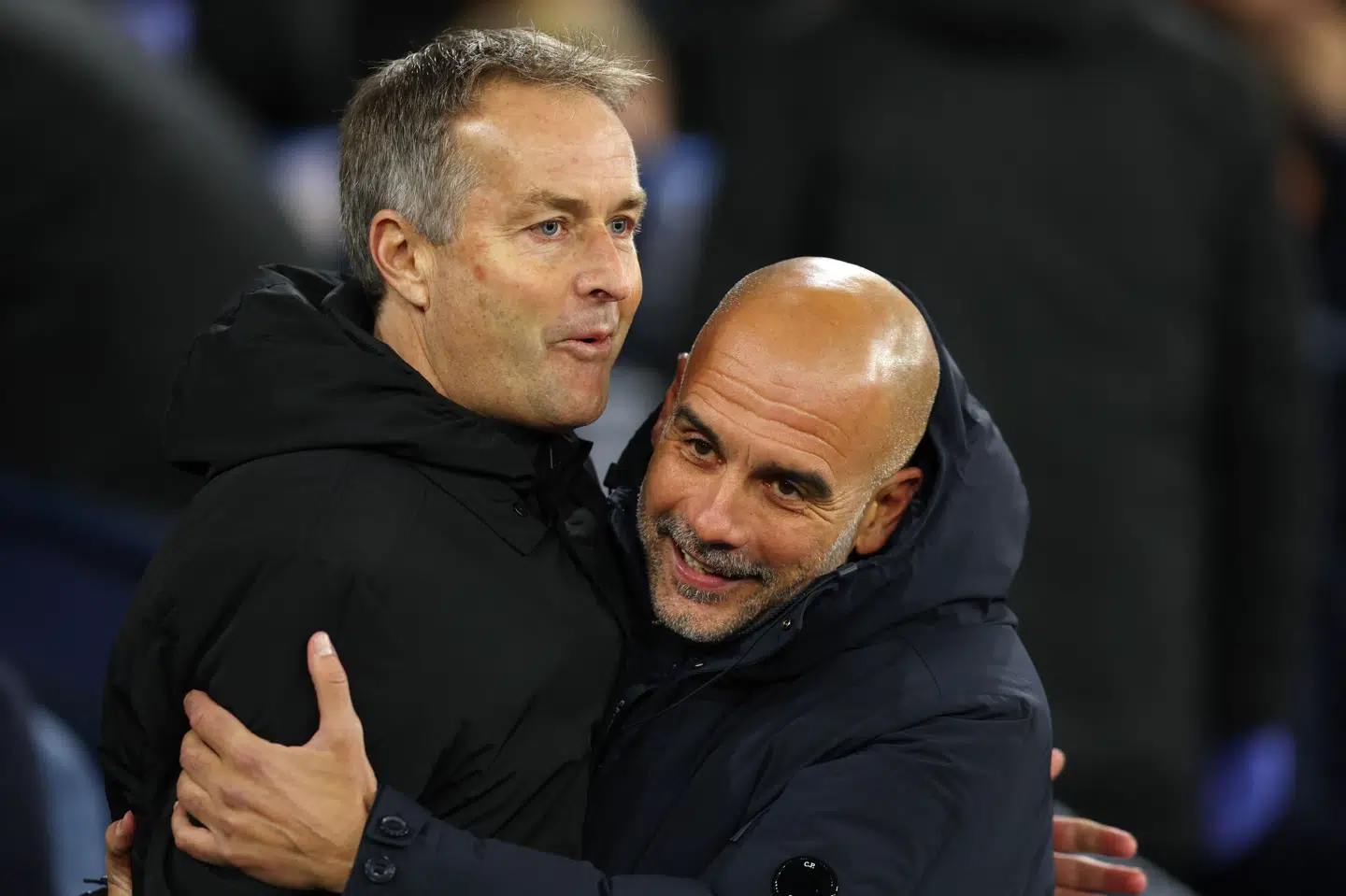 Pep Guardiola (th.) erkender, at han ændrede for meget på sit Manchester City-hold, der tabte med 0-2 til Bayer Leverkusen, der har Kasper Hjulmand som træner.