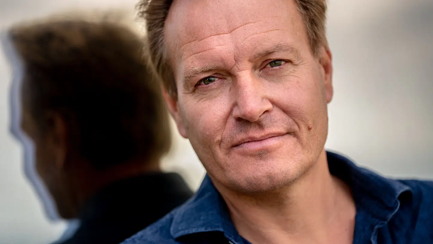 TV2's korrespondent Rasmus Tantholt i Vedbæk, tirsdag den 13. september 2022. (Foto: Ida Marie Odgaard/Ritzau Scanpix)