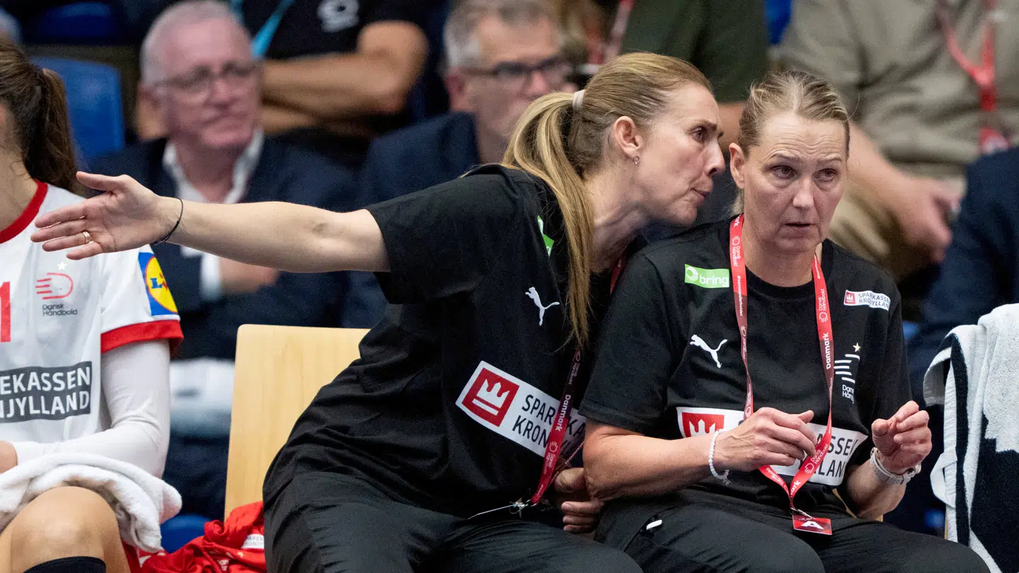 Popovic er allerede i fuld gang med at hviske ideer i øret på landstræner Helle Thomsen.