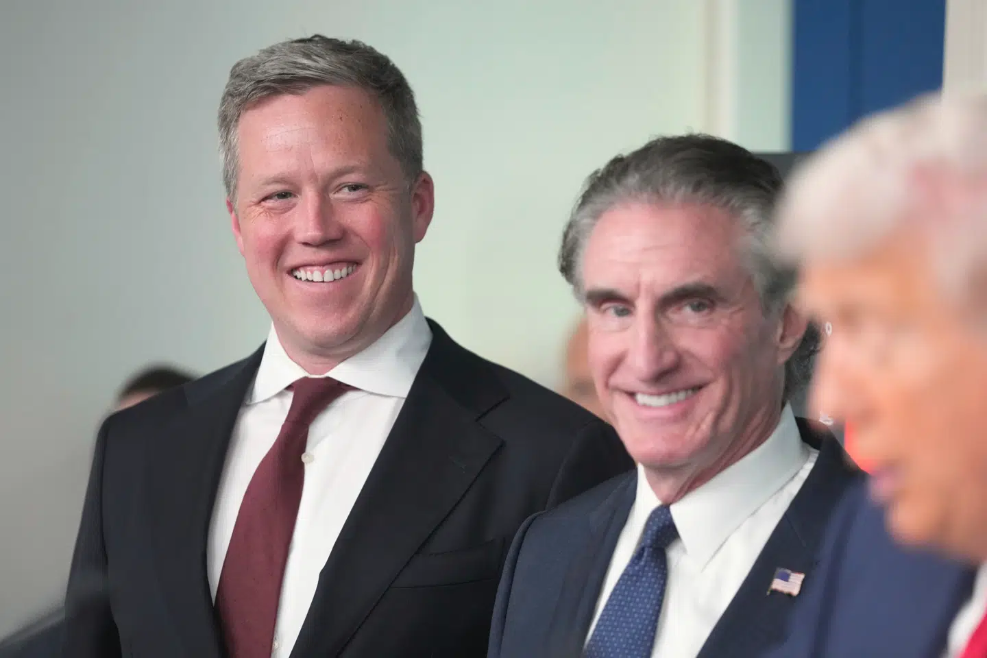 Hærminister Dan Driscoll, tv., sammen med indenrigsminister Doug Burgum og Donald Trump. Driscoll er en af Trumps favorit ministre.