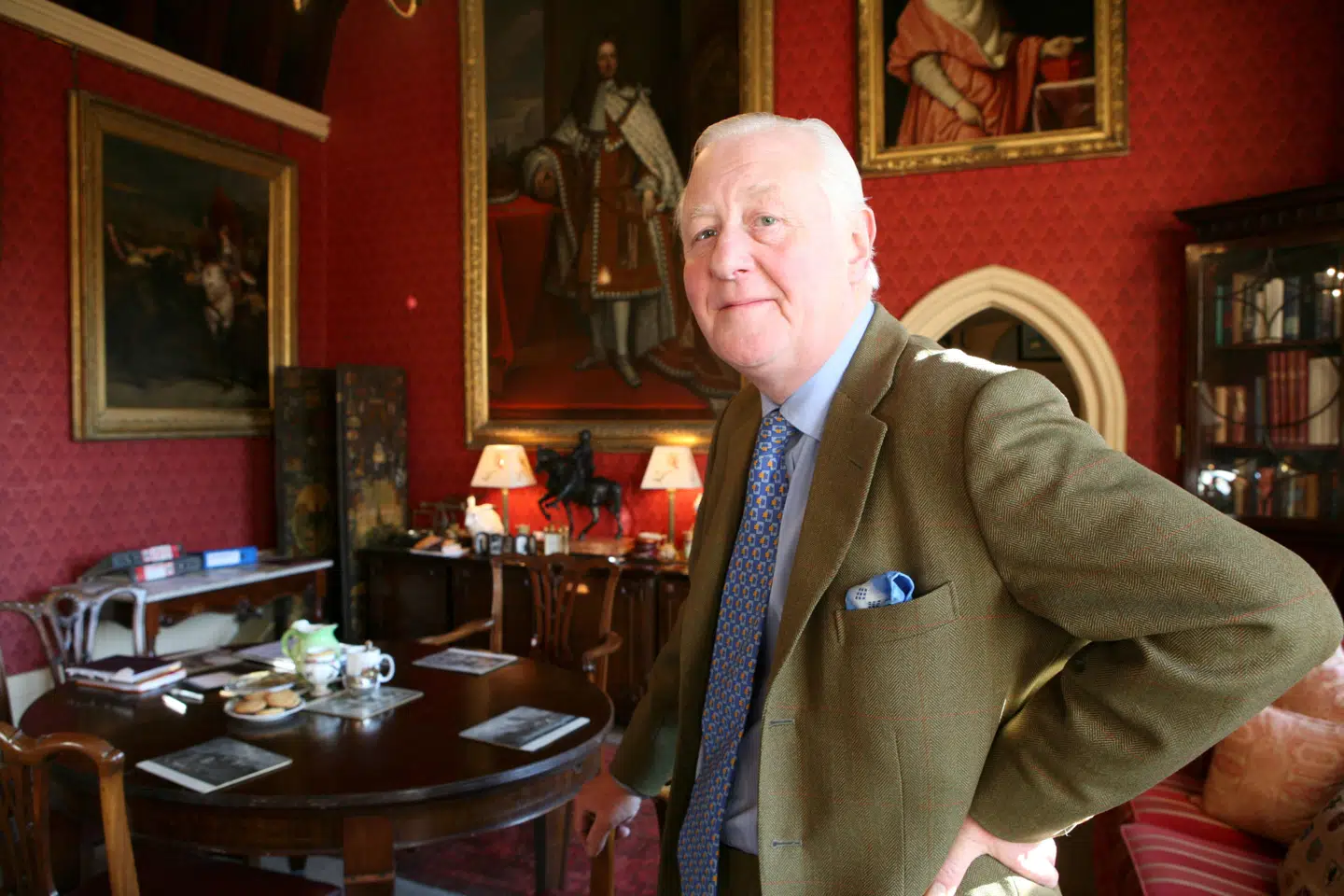 Sir Benjamin Slade ønsker sig inderligt en kone og ikke mindst en arving.