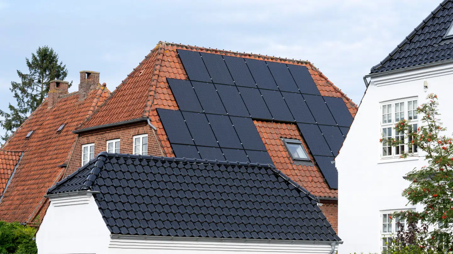 Er det økonomisk set en god investering af få sat solcellepaneler på taget?