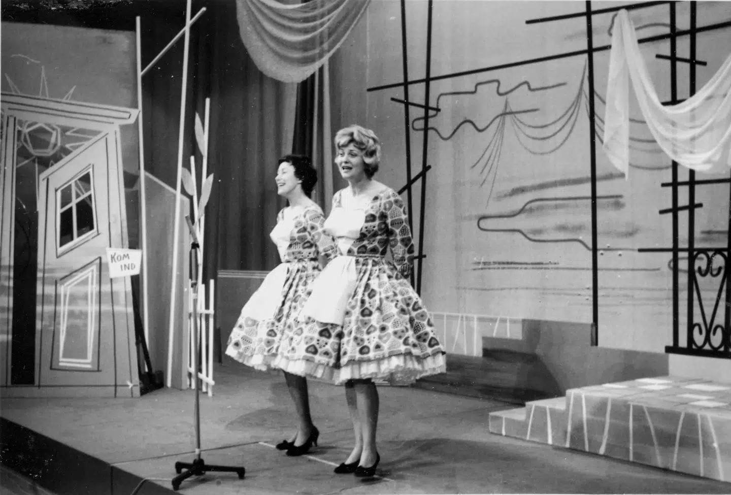 Raquel Rastenni sammen med Grethe Sønck, da de stillede op til det internationale Melodi Grand Prix i 1961 med sangen »Hjemme hos os«.