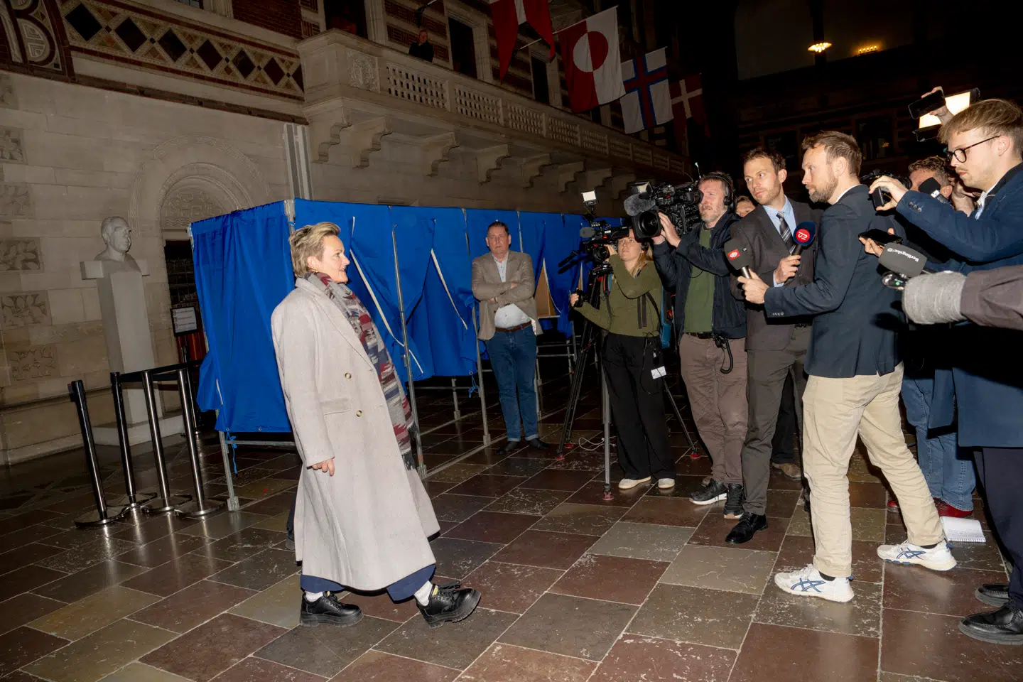 Socialdemokratiets spidskandidat Pernille Rosenkrantz-Theil forlader Københavns Rådhus dagen efter kommunalvalget onsdag den 19. november efter et dårlig valg og et tab af overborgmesterposten til SF. Få dage senere meddeler hun, at hun forlader politik.