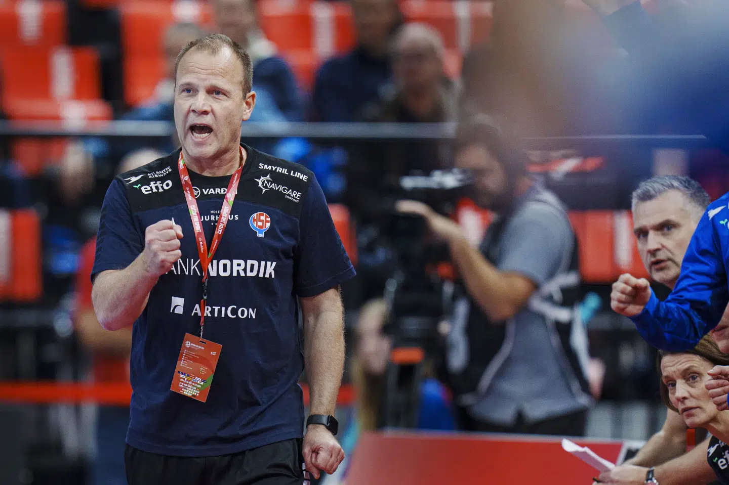 Claus Mogensen er med Færøerne til VM, men fortsætter som Ikast-træner i resten af sæsonen. (Arkivfoto).