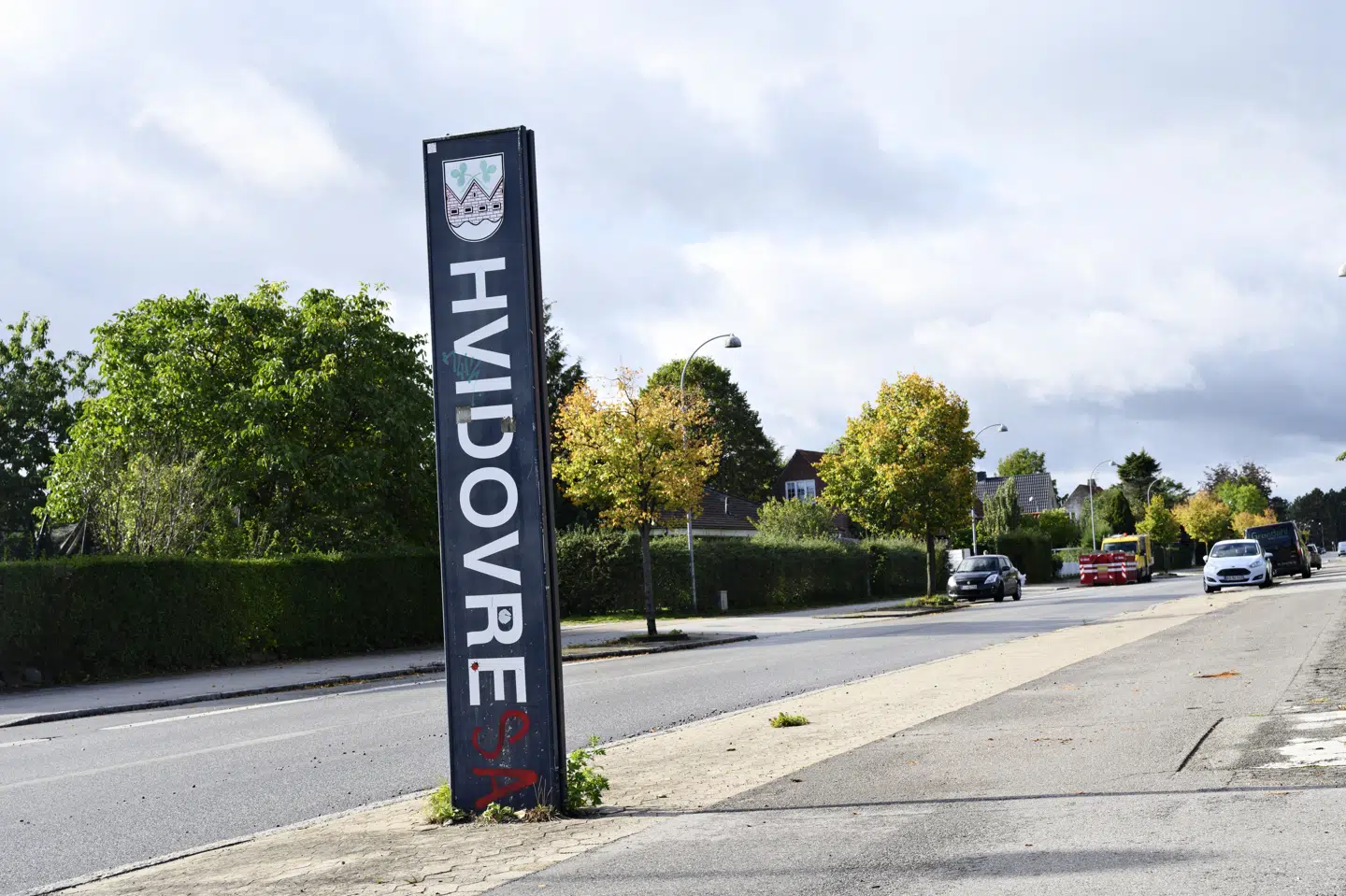 Yasir Iqbal (S) får en plads i Hvidovre Kommunes kommunalbestyrelse, efter at en indberetningsfejl blev opdaget. I første omgang havde Idris Yorulmaz (S) fået en plads. Billedet er taget 30. september 2021 ved indkørslen til Hvidovre Kommune. (Arkivfoto).