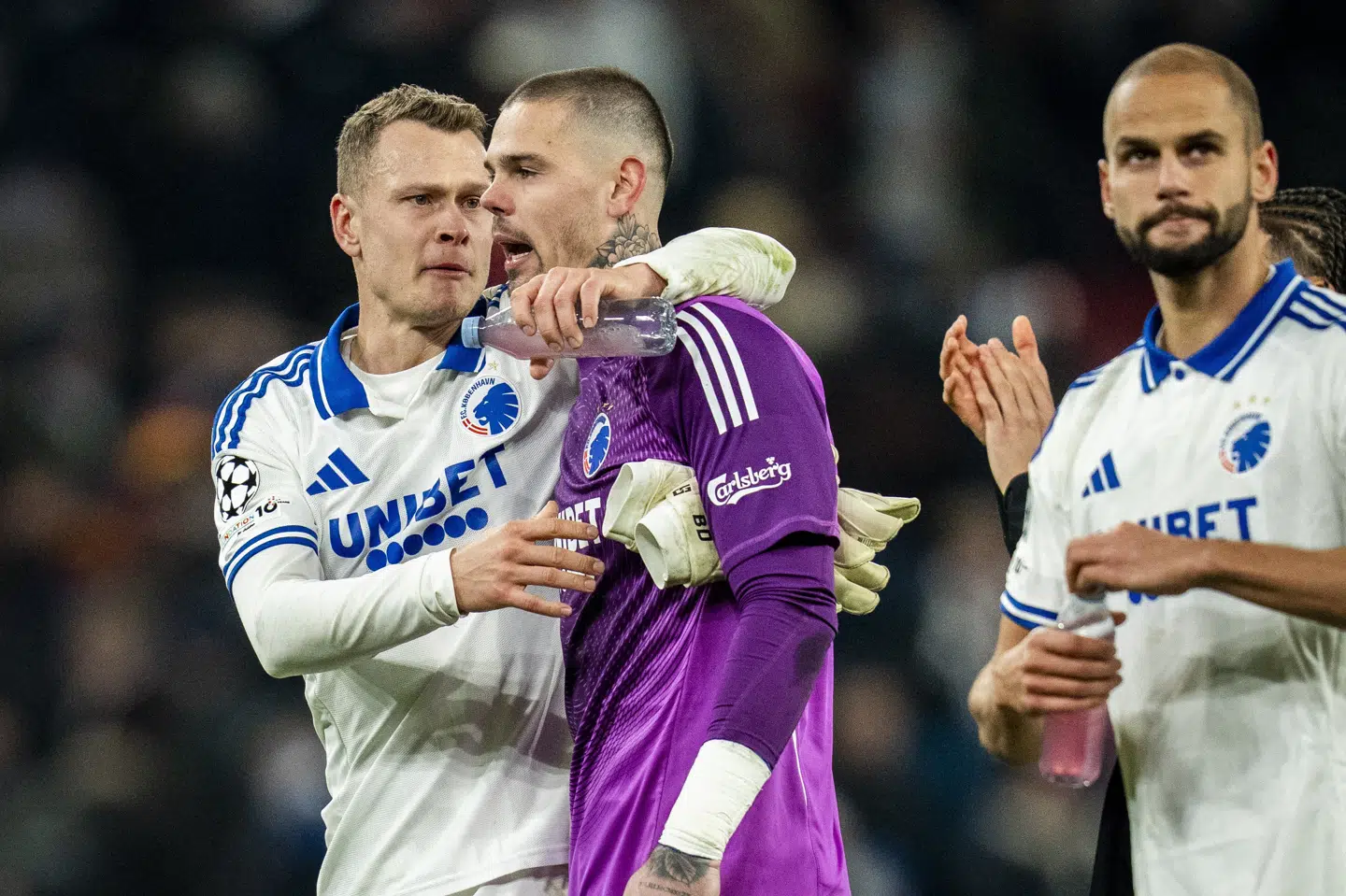Holdkammeraterne bakkede Dominik Kotarski op, efter at målmanden havde kostet et mål.