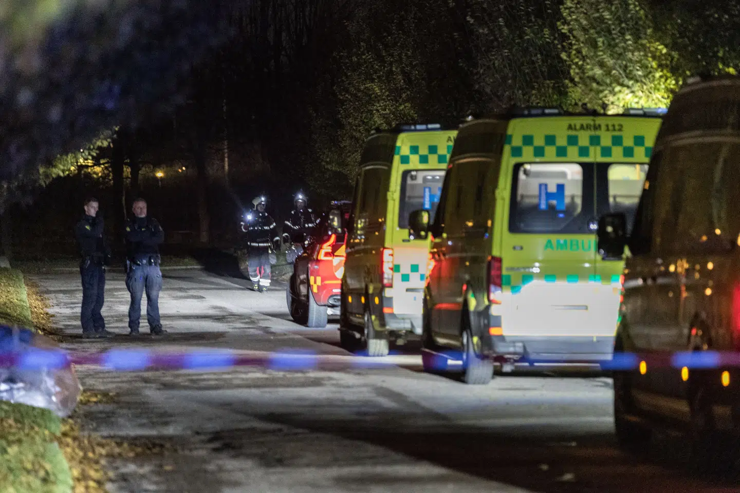 Politi, ambulancer og brandvæsen er onsdag aften til stede på Sankt Mikkels Alle i Taastrup.