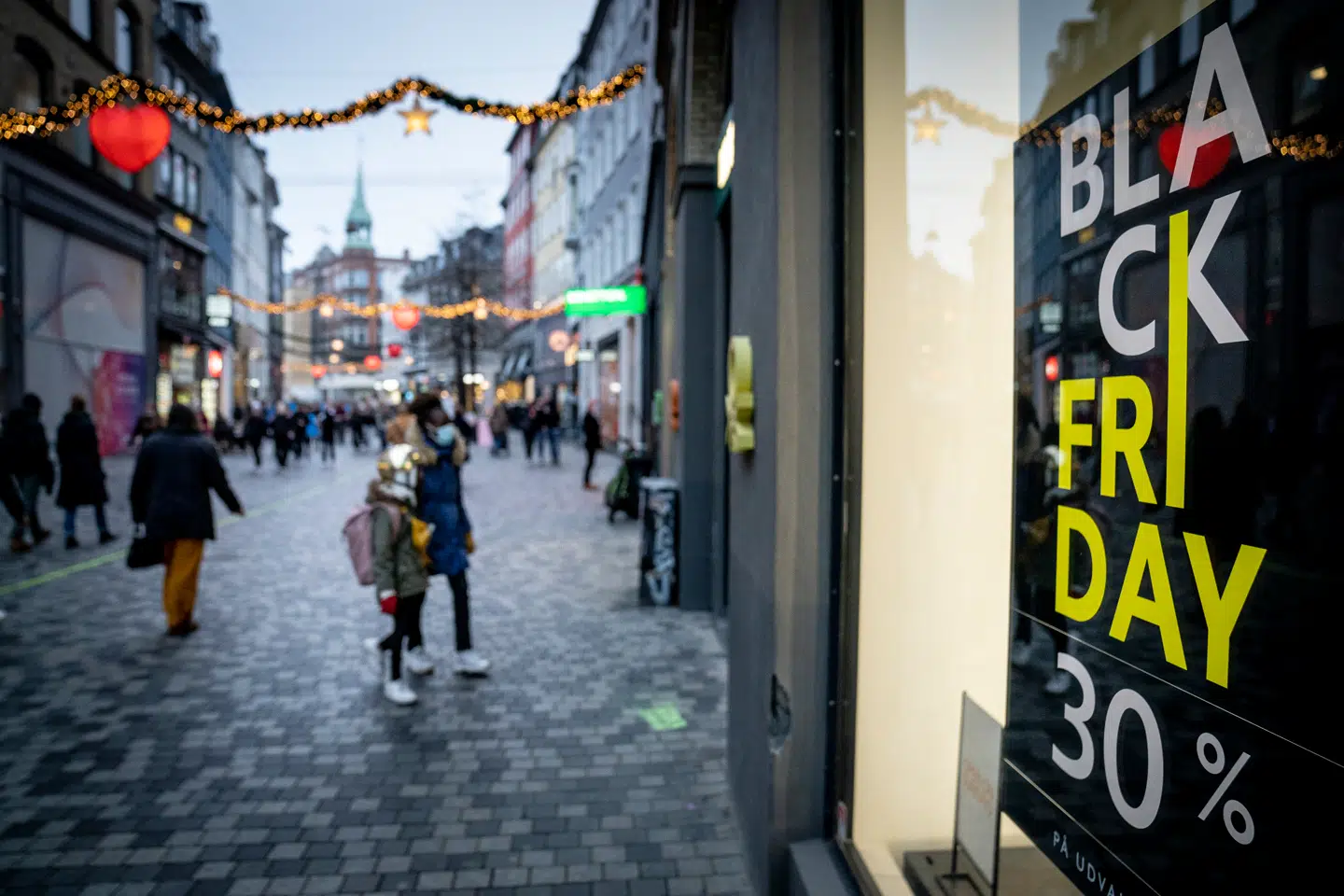Der er lagt op til trængsel i butikkerne og på nettet på dette års Black Friday.