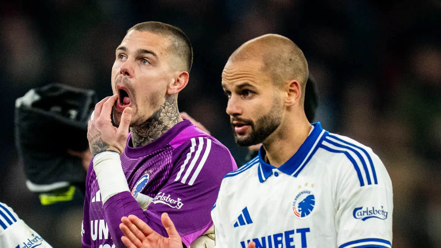 Pantelis Hatzidiakos og Dominik Kotarski efter FCKs 3-2 sejr mod Kairat Almaty.