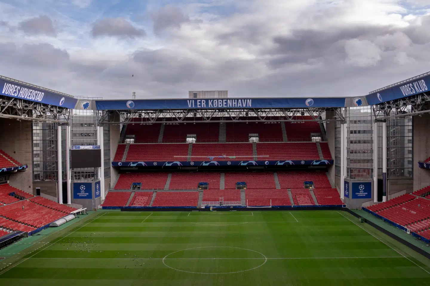 Stemningstribunen i Parken skal renoveres. FCK-direktør Jacob Lauesen fortæller hvorfor og advarer fansene mod at fortsætte koordinerede hop.
