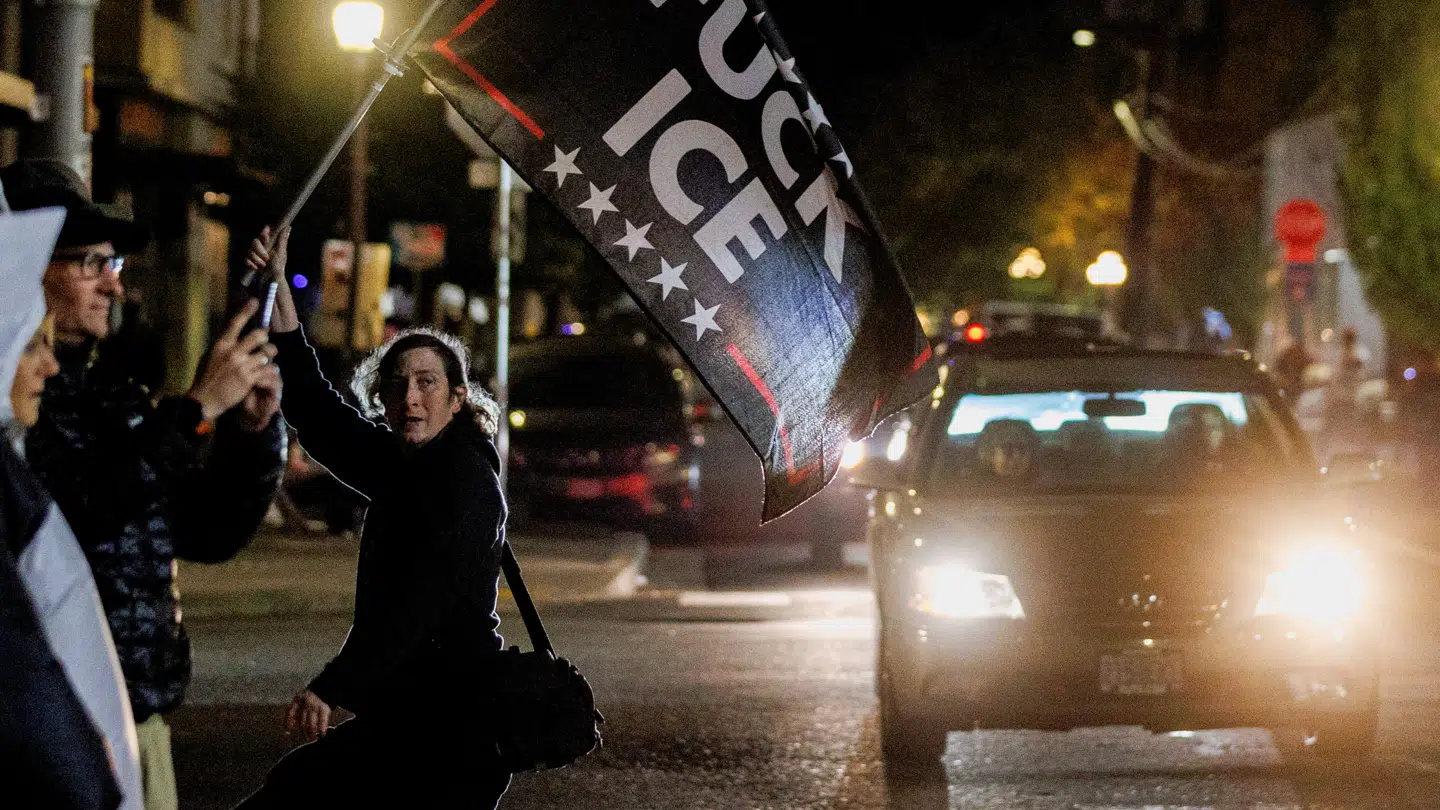 I staterne, hvor nationalgarden blev indsat, var der store moddemonstrationer rettet mod immigrationsmyndigheden ICE.