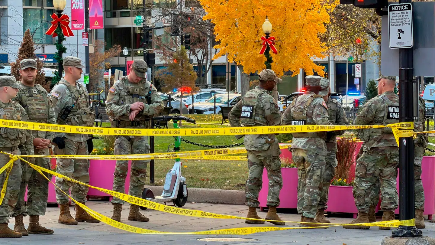 De seneste meldinger lyder i skrivende stund, at de to soldaters tilstand fortsat er kritisk.