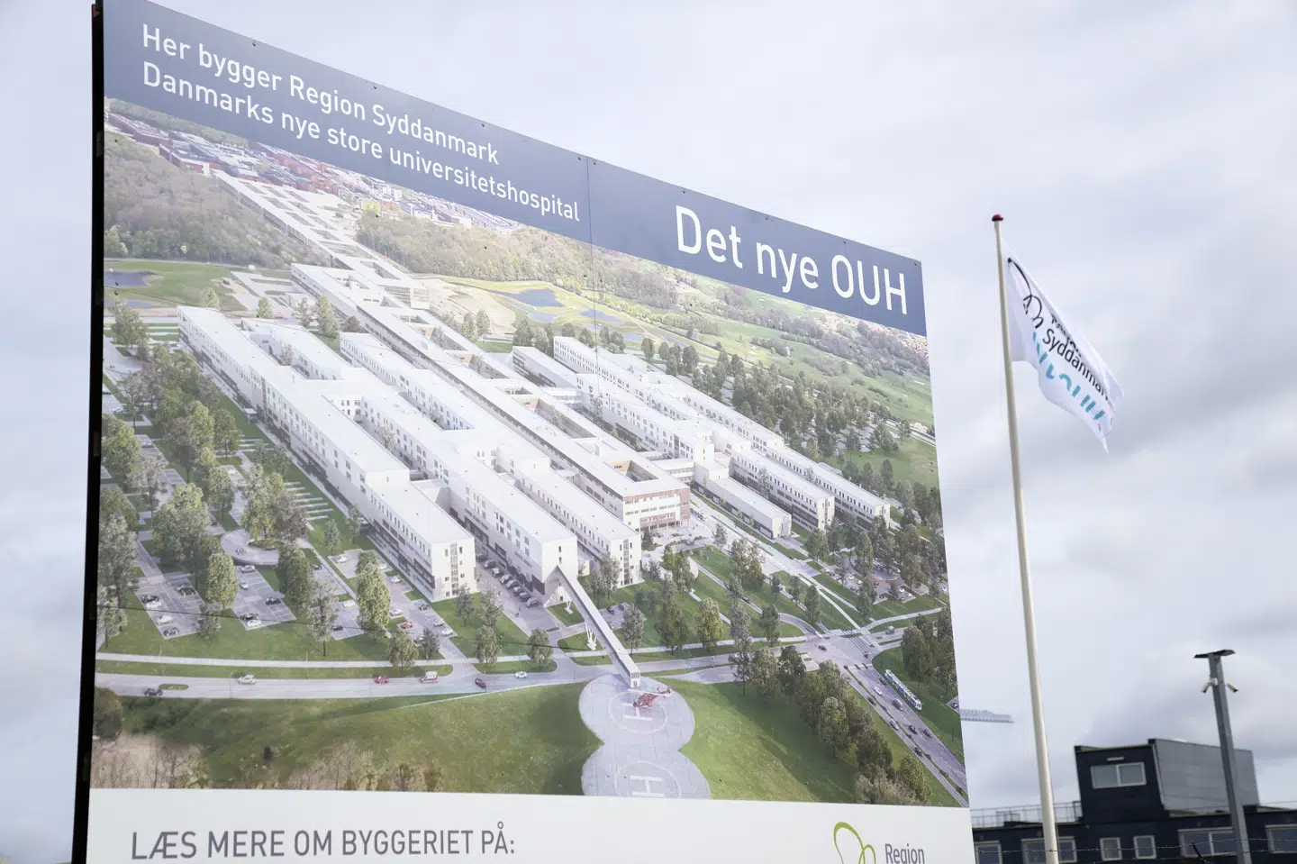 Det nye supersygehus Nyt OUH skulle stå færdigt i 2022, men åbningen er blevet udskudt til 2027. Her ses en tegning af det færdige byggeri på byggepladsen i 2023. (Arkivfoto).